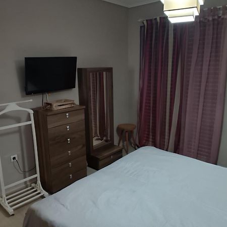 Comfortable Beachfront Apartment ルートラキ エクステリア 写真