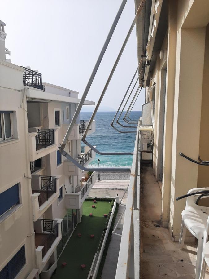 Comfortable Beachfront Apartment ルートラキ エクステリア 写真